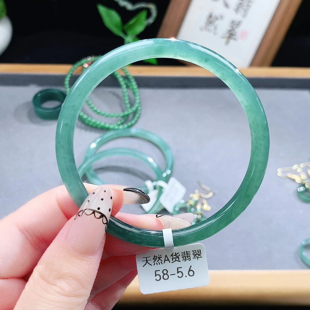 翡翠手镯（圆镯）未镶嵌