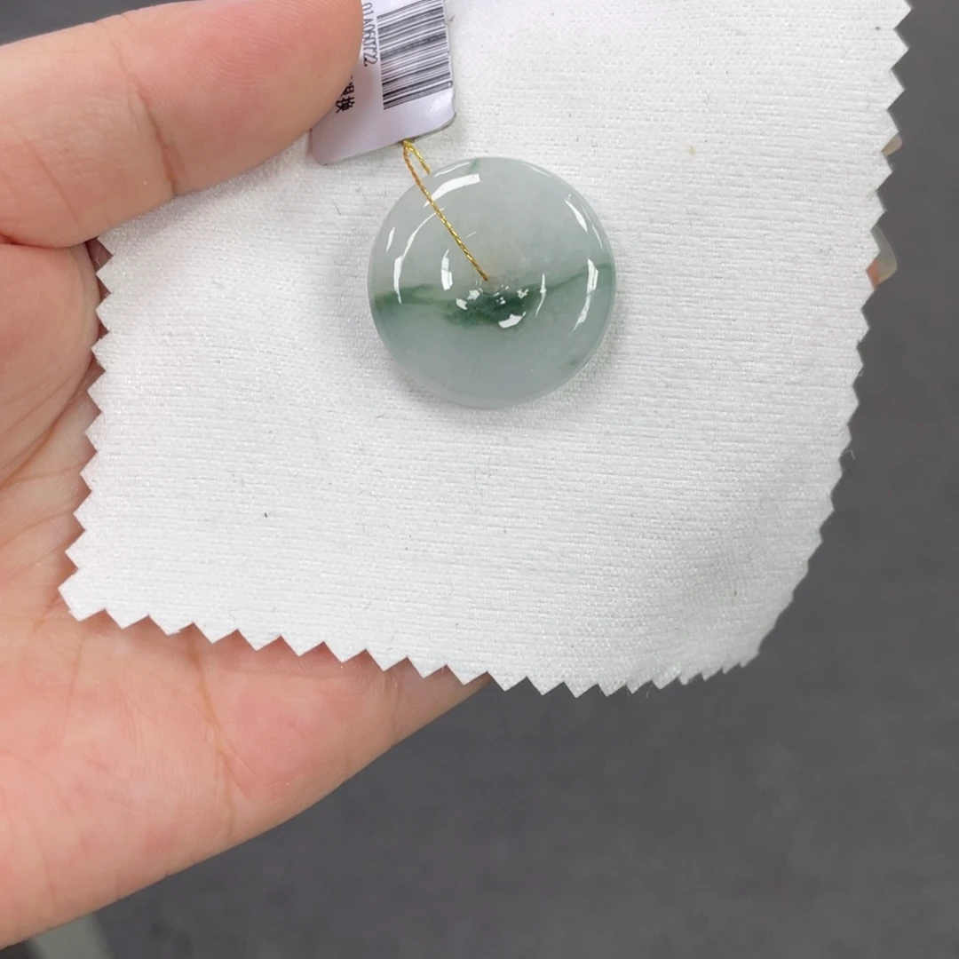 翡翠未镶嵌颈饰平安扣