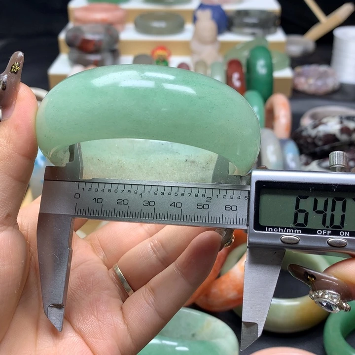 未镶嵌手镯石英质玉