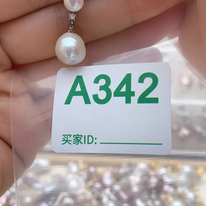 小***包未镶嵌天然珍珠。  漏 漏 漏淡水珍珠