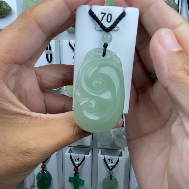 颈饰未镶嵌石英质玉