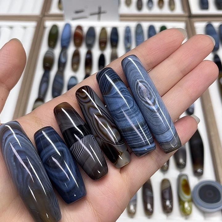 莲***澜未镶嵌玛瑙/玉髓珠宝半成品