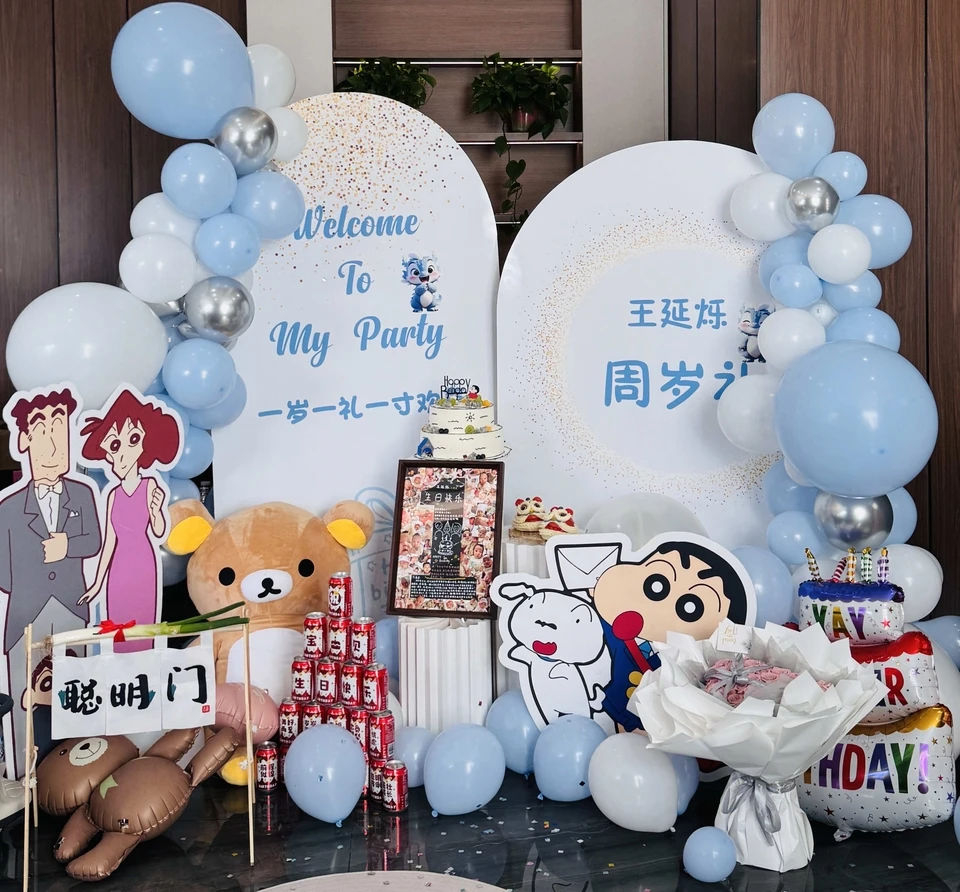 蜡笔小新男孩女孩生日周岁背景墙气球kt板定制生日场景布置