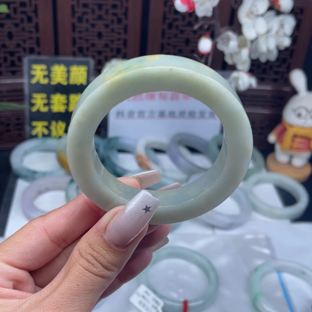 定制翡翠未镶嵌手镯