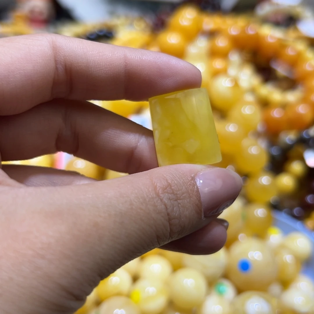 琥珀珠宝奇石未镶嵌