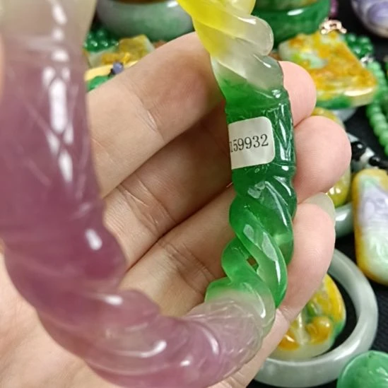 彩***乐翡翠未镶嵌颈饰翡翠