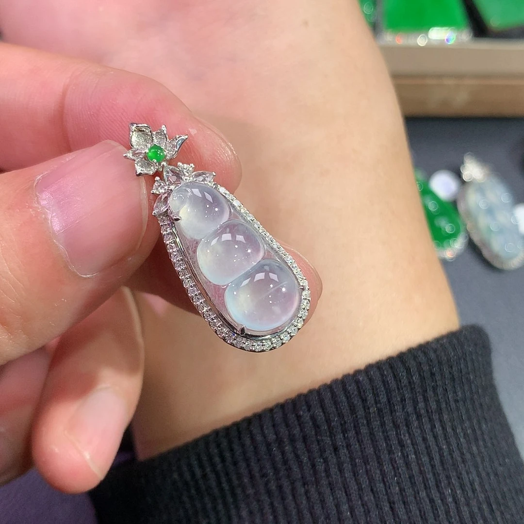 翡翠吊坠(赠链)18K金镶嵌