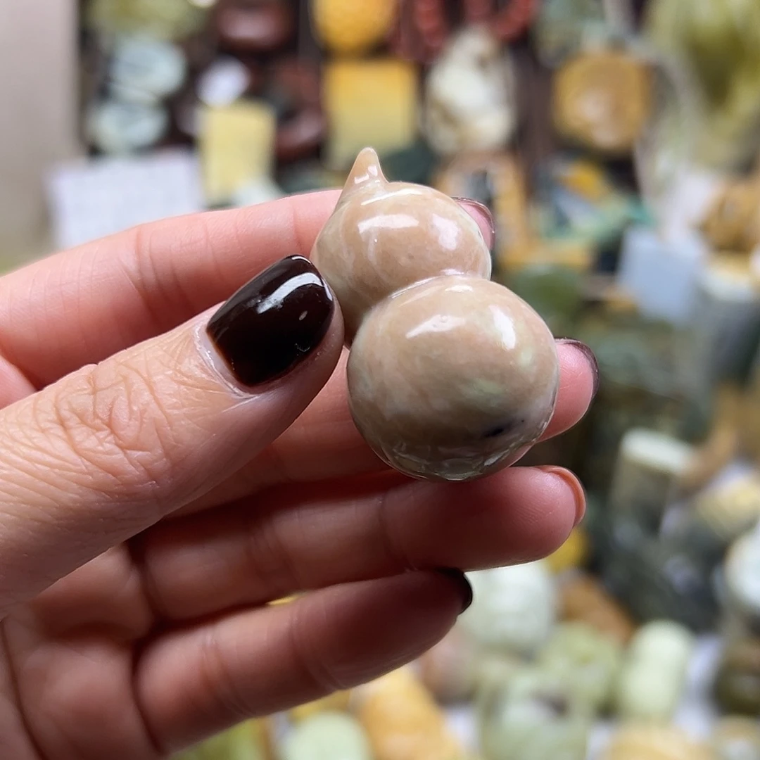 岫玉未镶嵌颈饰辽阳粉葫芦有黑点
