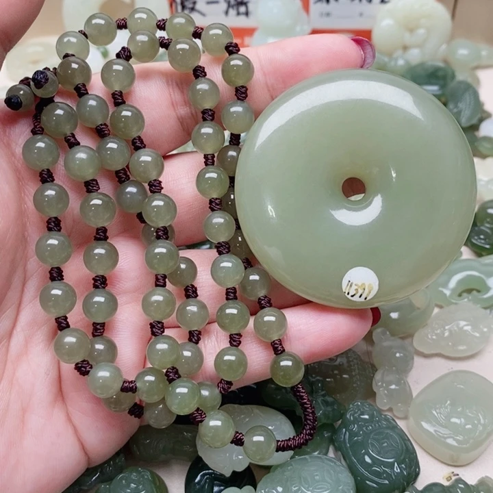 活***望和田玉未镶嵌颈饰