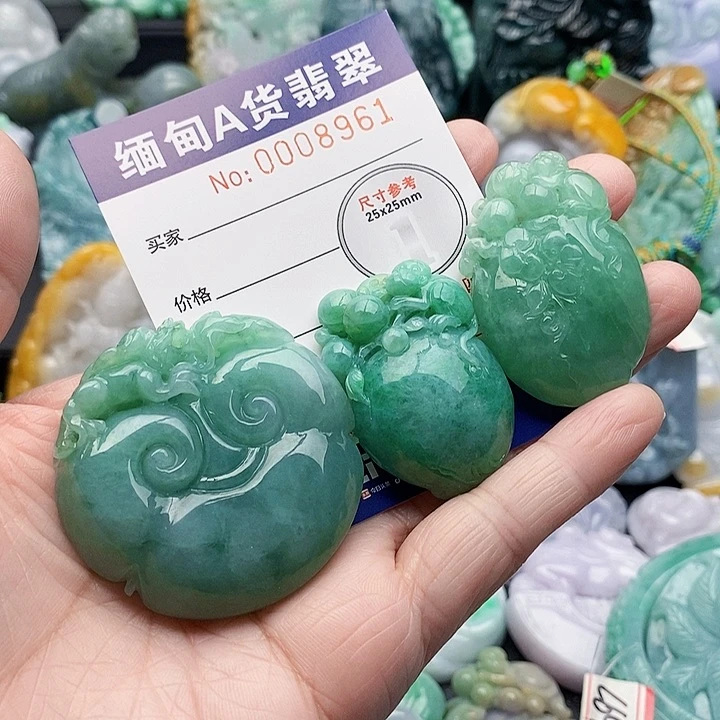 吊坠(不含链)未镶嵌翡翠笑**云