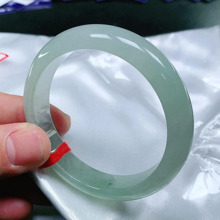 翡翠手镯未镶嵌翡翠手镯未镶嵌