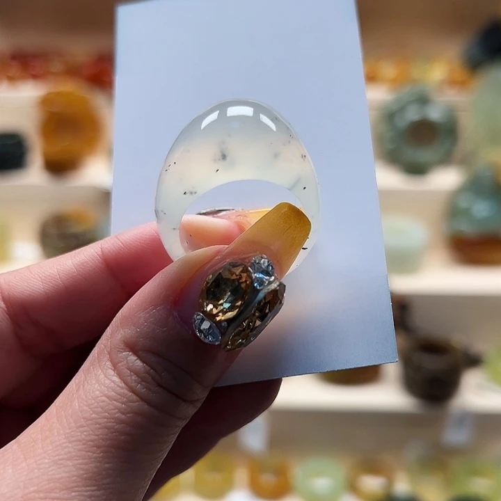 蛇纹石玉戒指未镶嵌?***亮