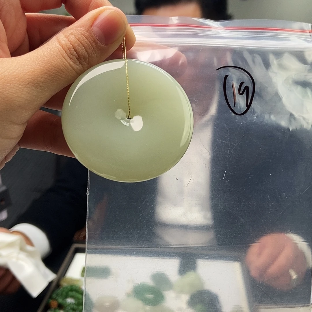 和田玉未镶嵌颈饰颜色多样性发拍一发一