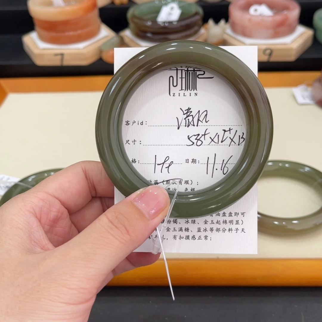 未镶嵌手镯石英质玉清****?