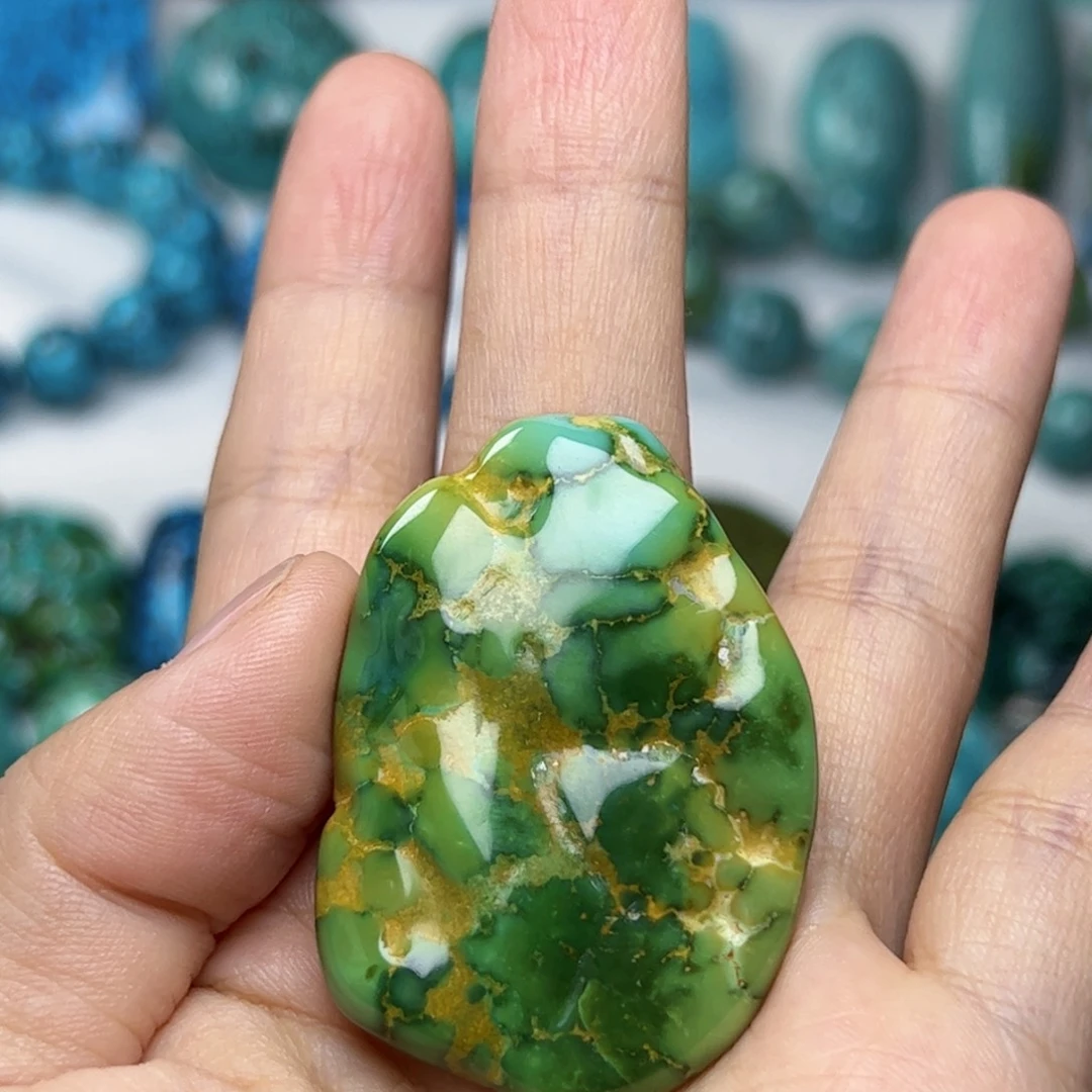 绿松石未镶嵌珠宝奇石