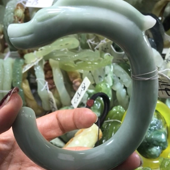 岫玉未镶嵌手把，摆件猪龙猪龙