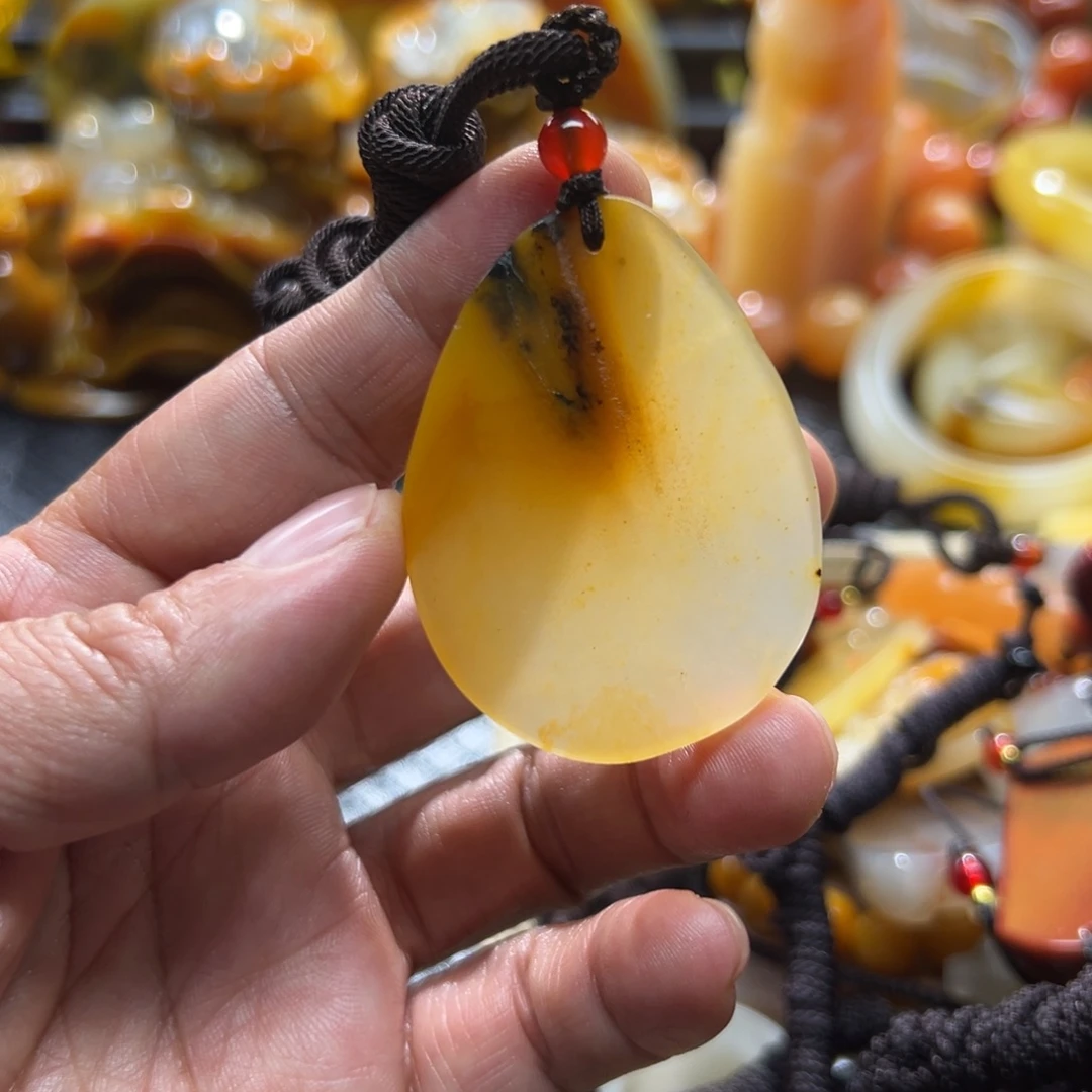 石英质玉未镶嵌颈饰