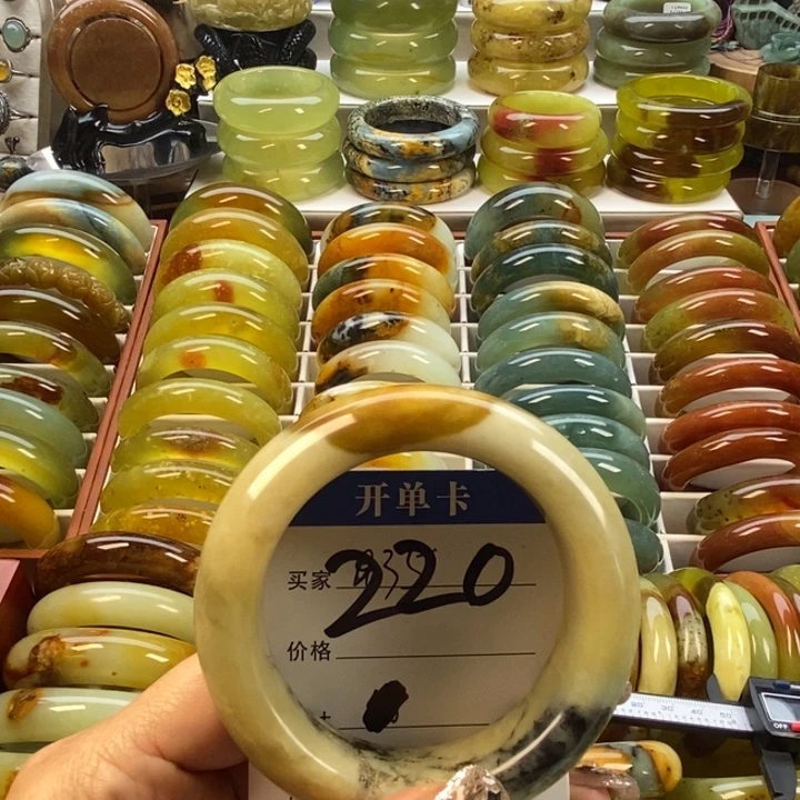 蛇纹石玉未镶嵌手镯54