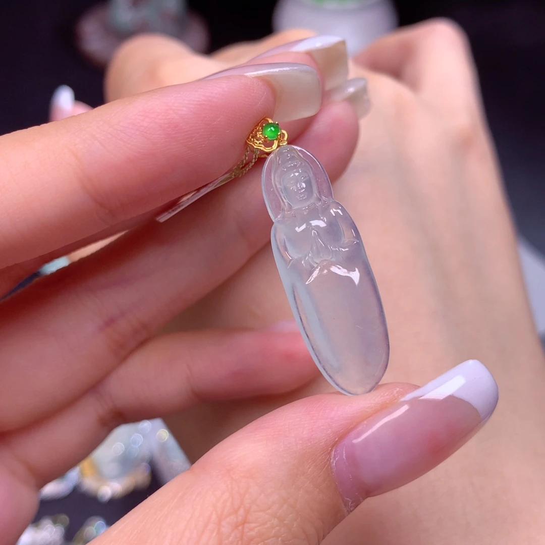 颈饰18K金镶嵌翡翠观音