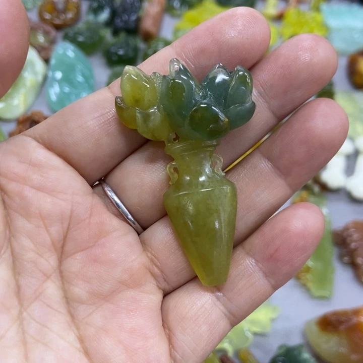 未镶嵌蛇纹石玉挂件