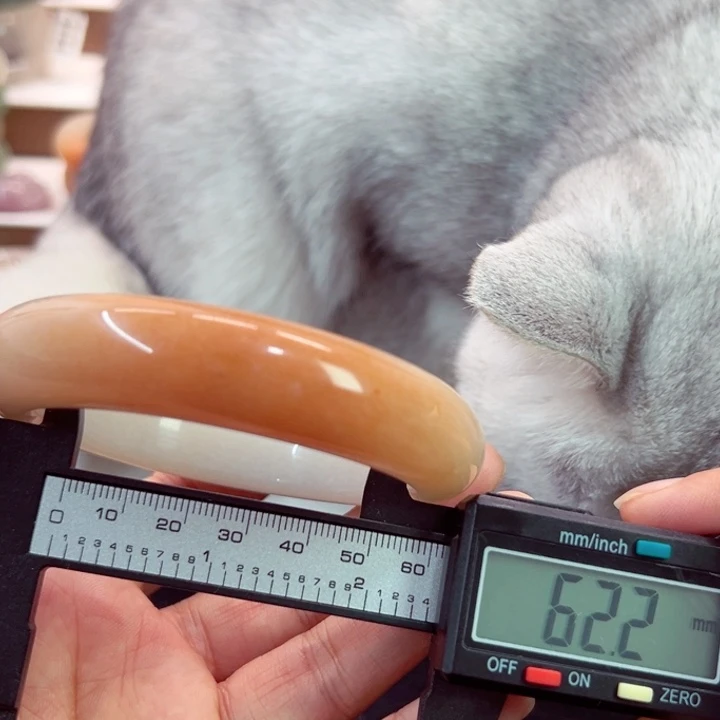 石英岩玉未镶嵌手镯