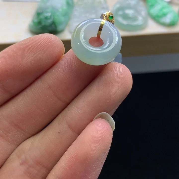 翡翠未镶嵌颈饰吊坠