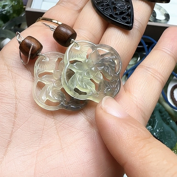 开***心蛇纹石玉未镶嵌耳饰