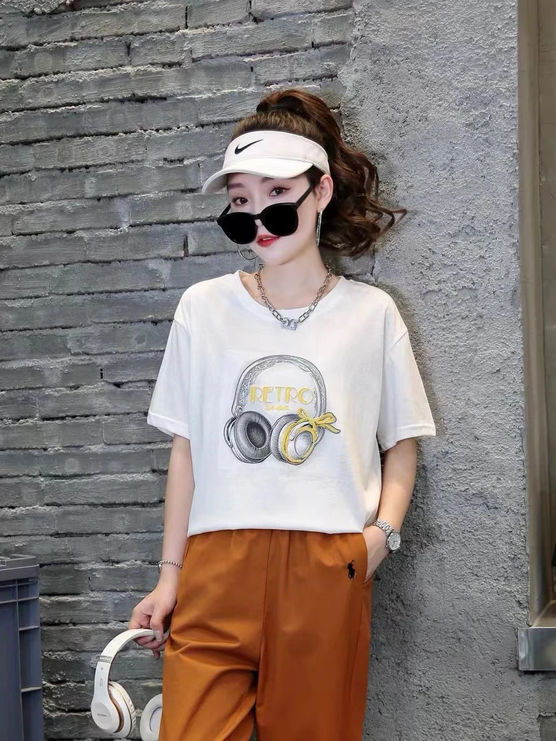 2025夏季新欧韩版时尚显瘦圆领短袖T恤女上衣休闲简单款耳机