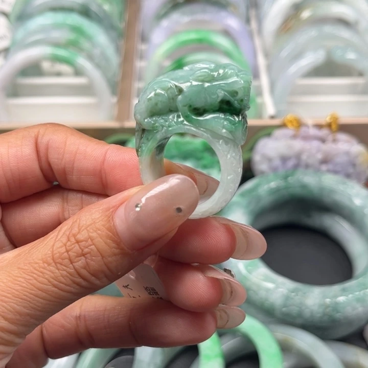 翡翠未镶嵌戒指050飘绿貔貅戒指18.6