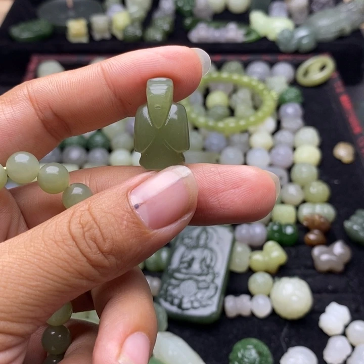 米****颈饰未镶嵌和田玉
