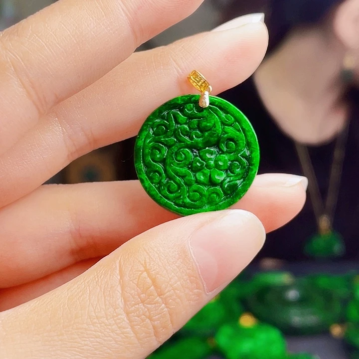 翡翠18K金镶嵌颈饰多样性