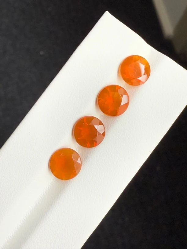 4.515ct天然墨西哥火欧泊裸石 手链料  颜色美艳 ，晶体通透