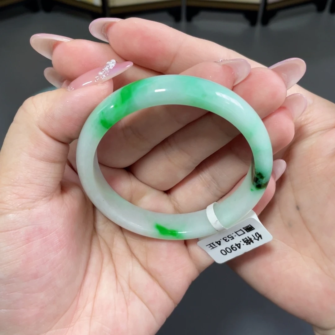 翡翠手镯未镶嵌翡翠手镯