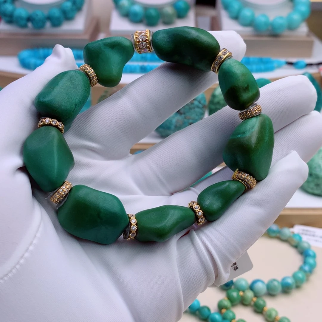 未镶嵌绿松石颈饰