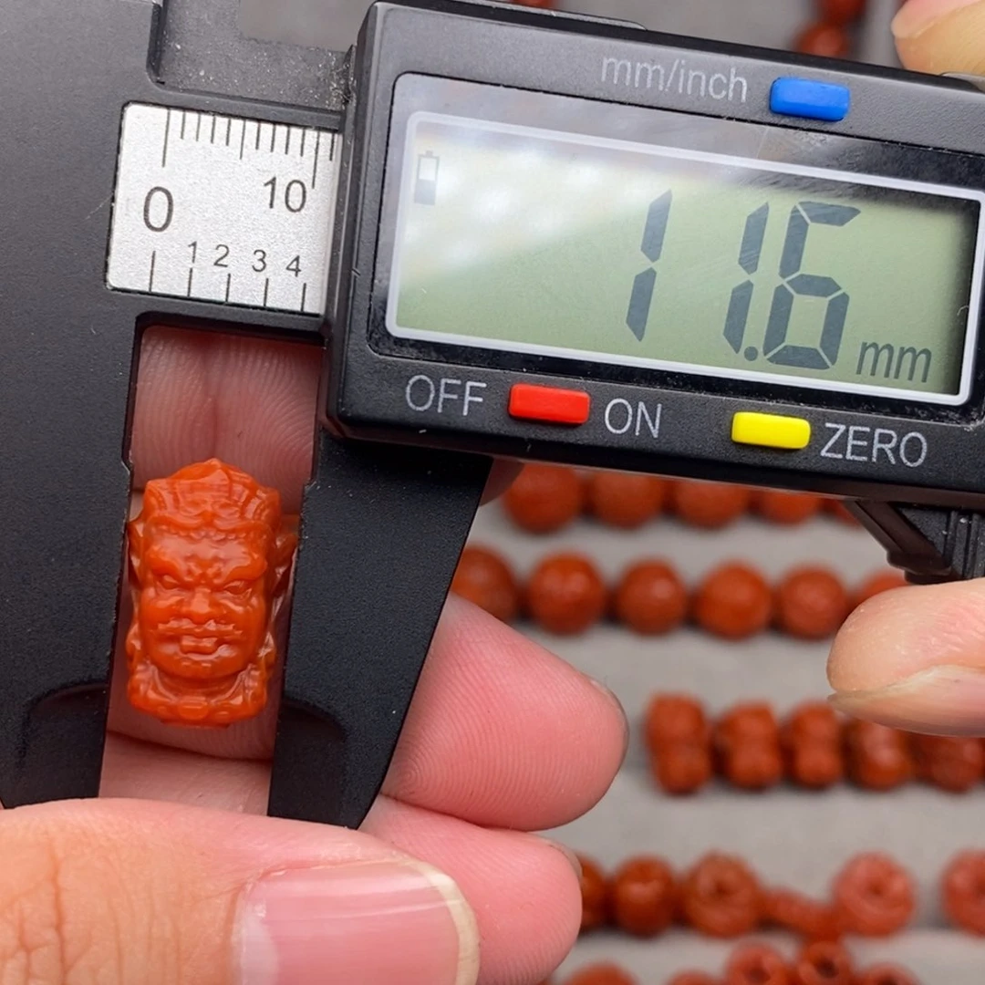 南红玛瑙配饰未镶嵌笑**生微瑕