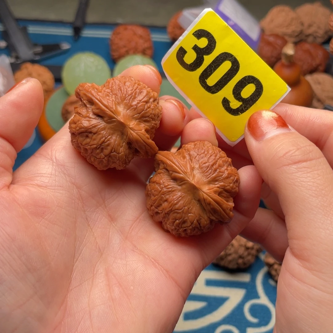 文玩核桃吊坠37血麒麟（精品）309号