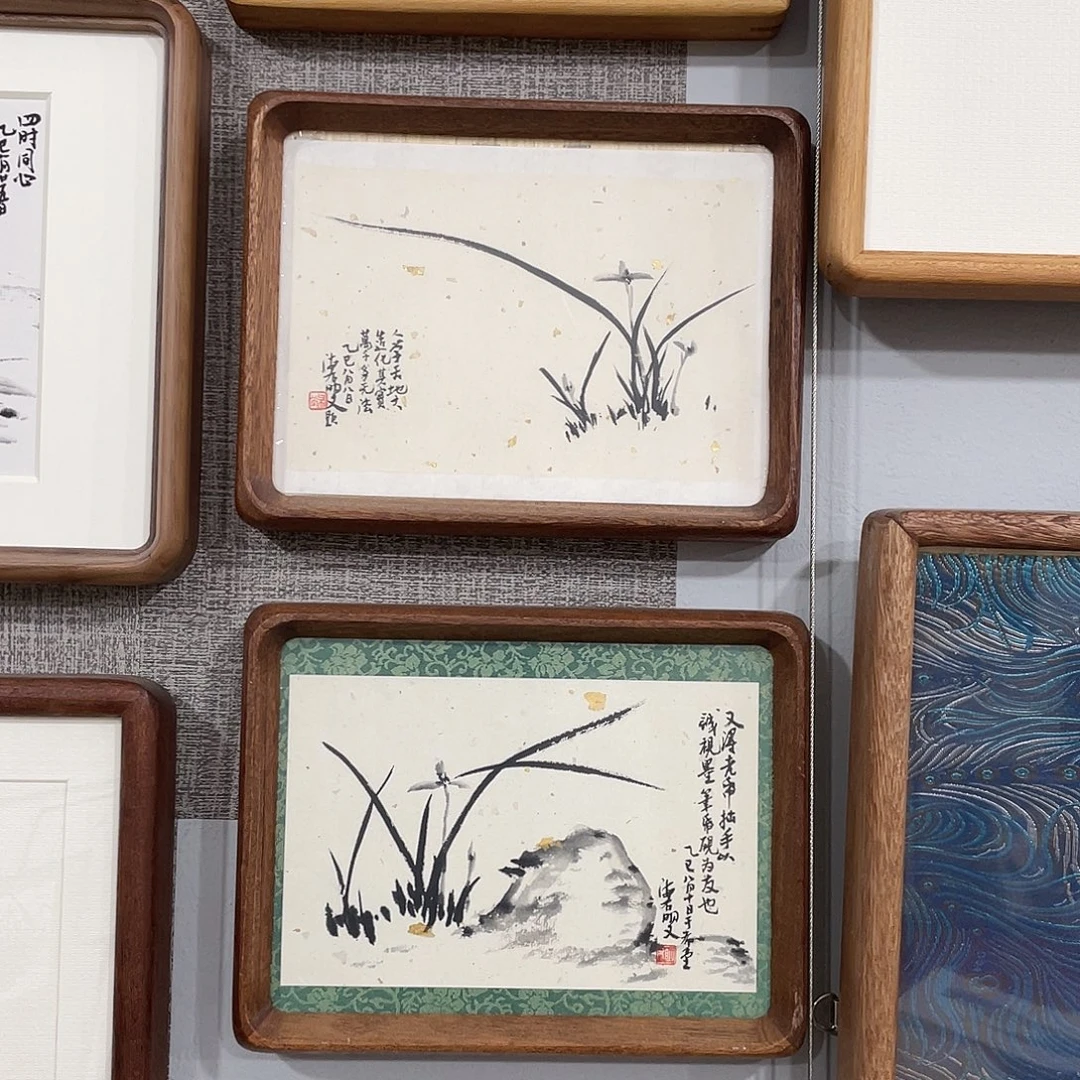 T***r竖款弘成小兰花两个带框