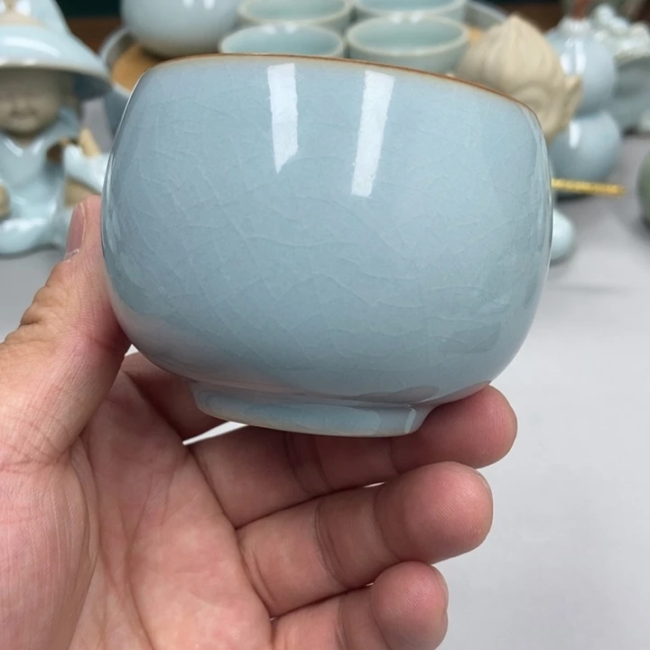 瓷郑**周天青色张君老师瑕大肚杯