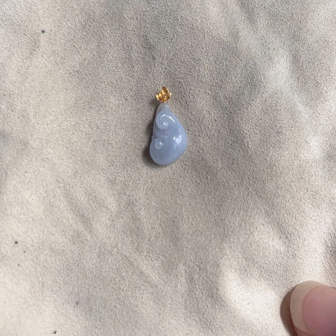 翡翠未镶嵌颈饰如意