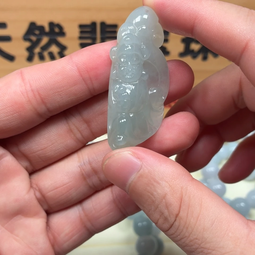 翡翠未镶嵌颈饰财神