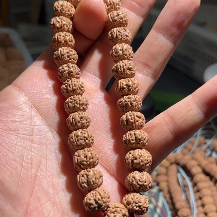 金刚菩提吊坠手持