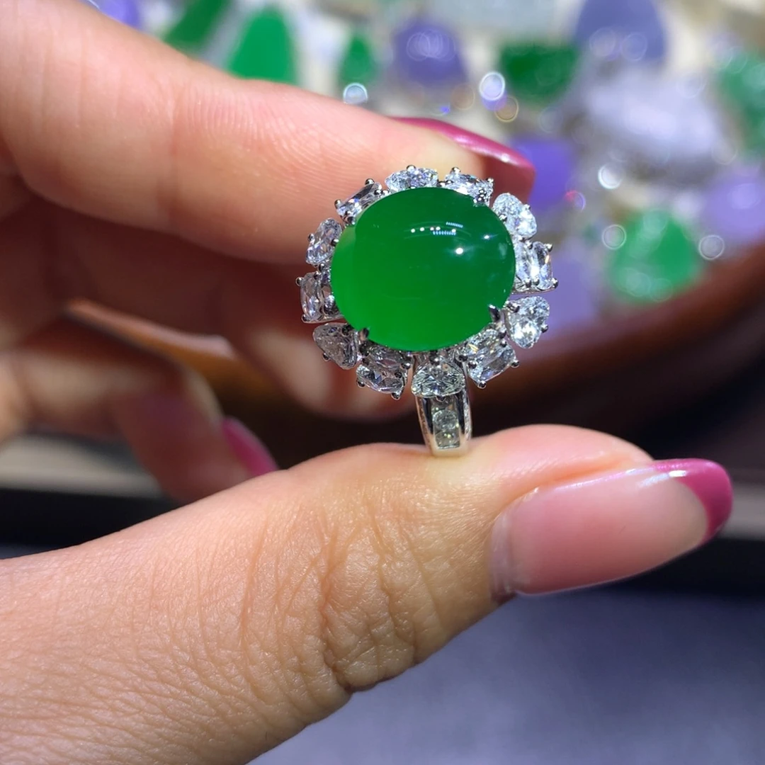 翡翠18K金镶嵌颈饰翡翠吊坠