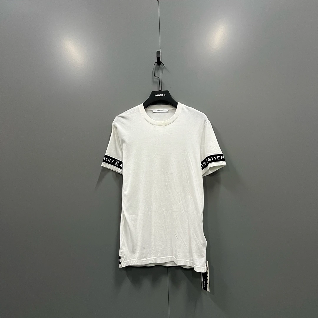 95新 Givenchy/纪梵希 q221 白色串标logo短袖 S码/bc007632 污渍