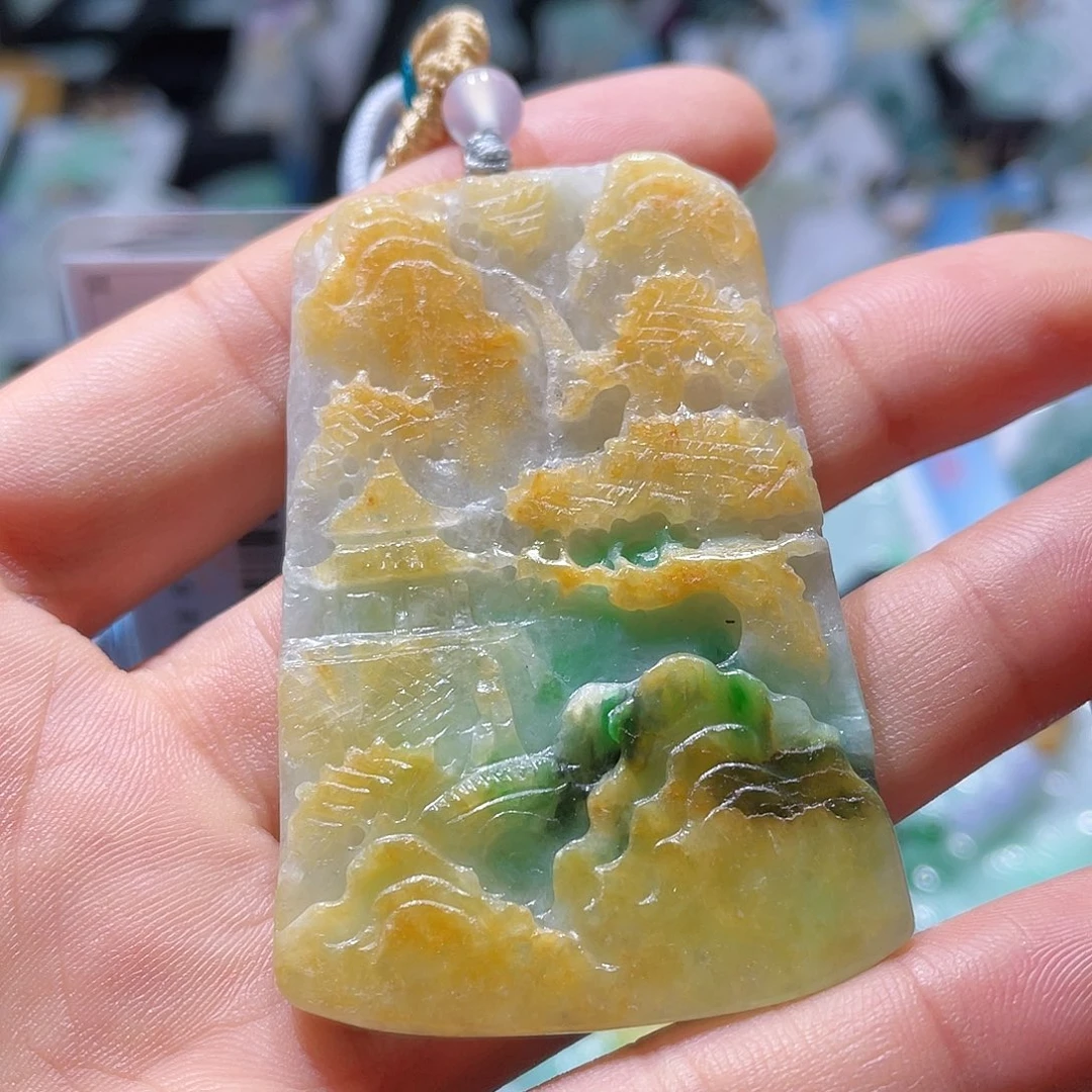 翡翠未镶嵌颈饰一个