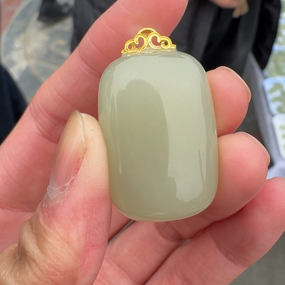 和田玉无事牌18K金镶嵌220小王子卡32左右青海料