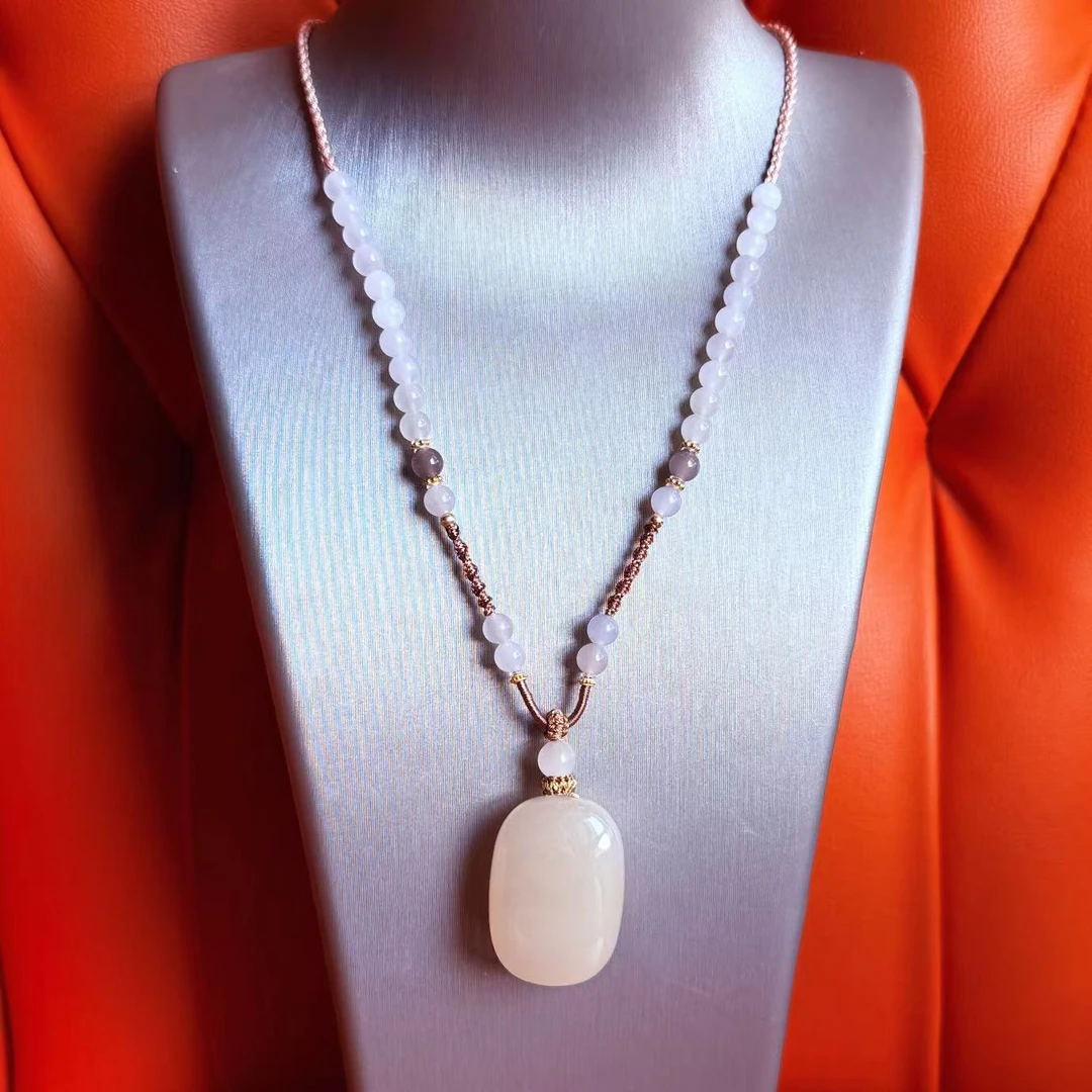 壹屿珠宝 0219032    和田玉典藏无事牌颈饰