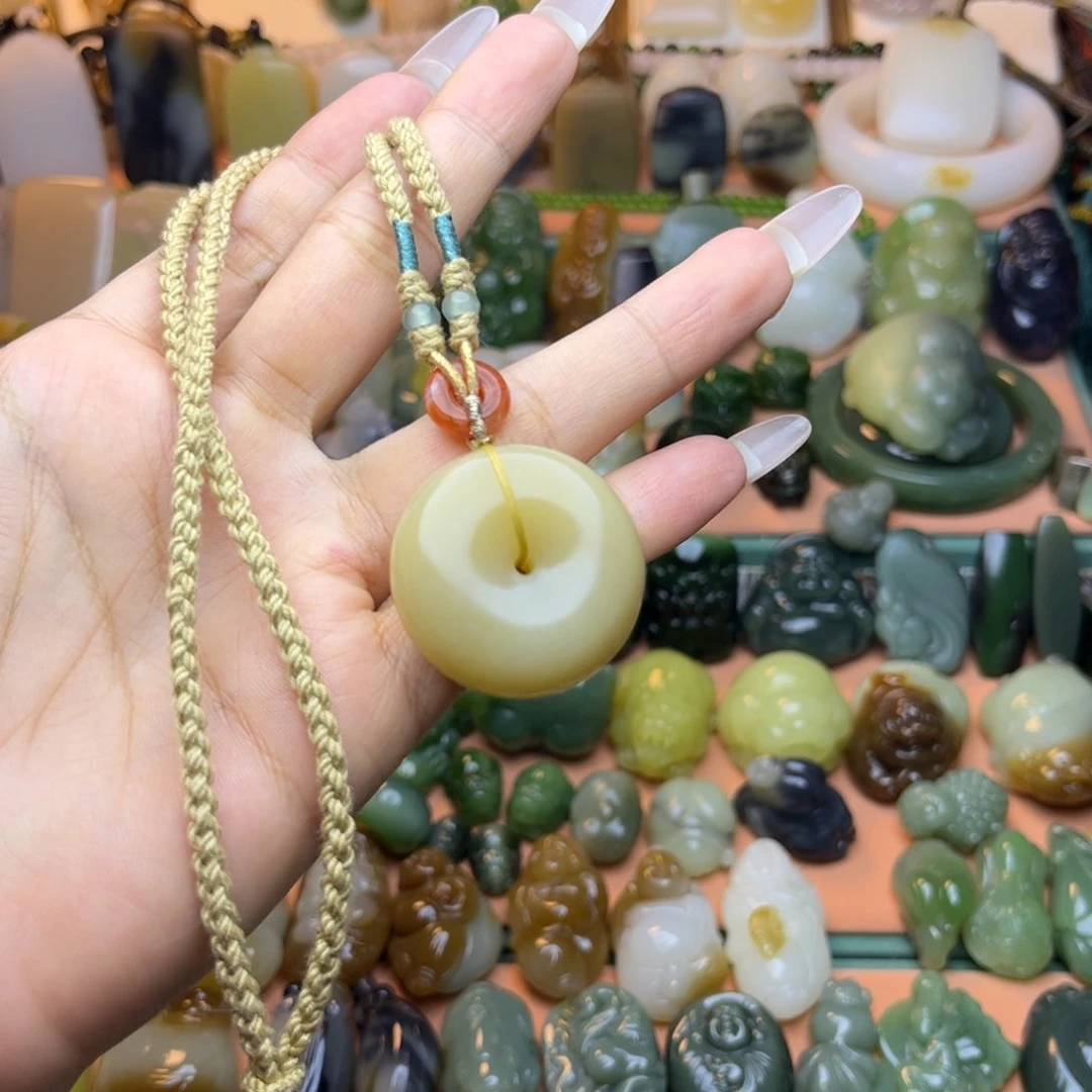 颈饰未镶嵌和田玉管**事