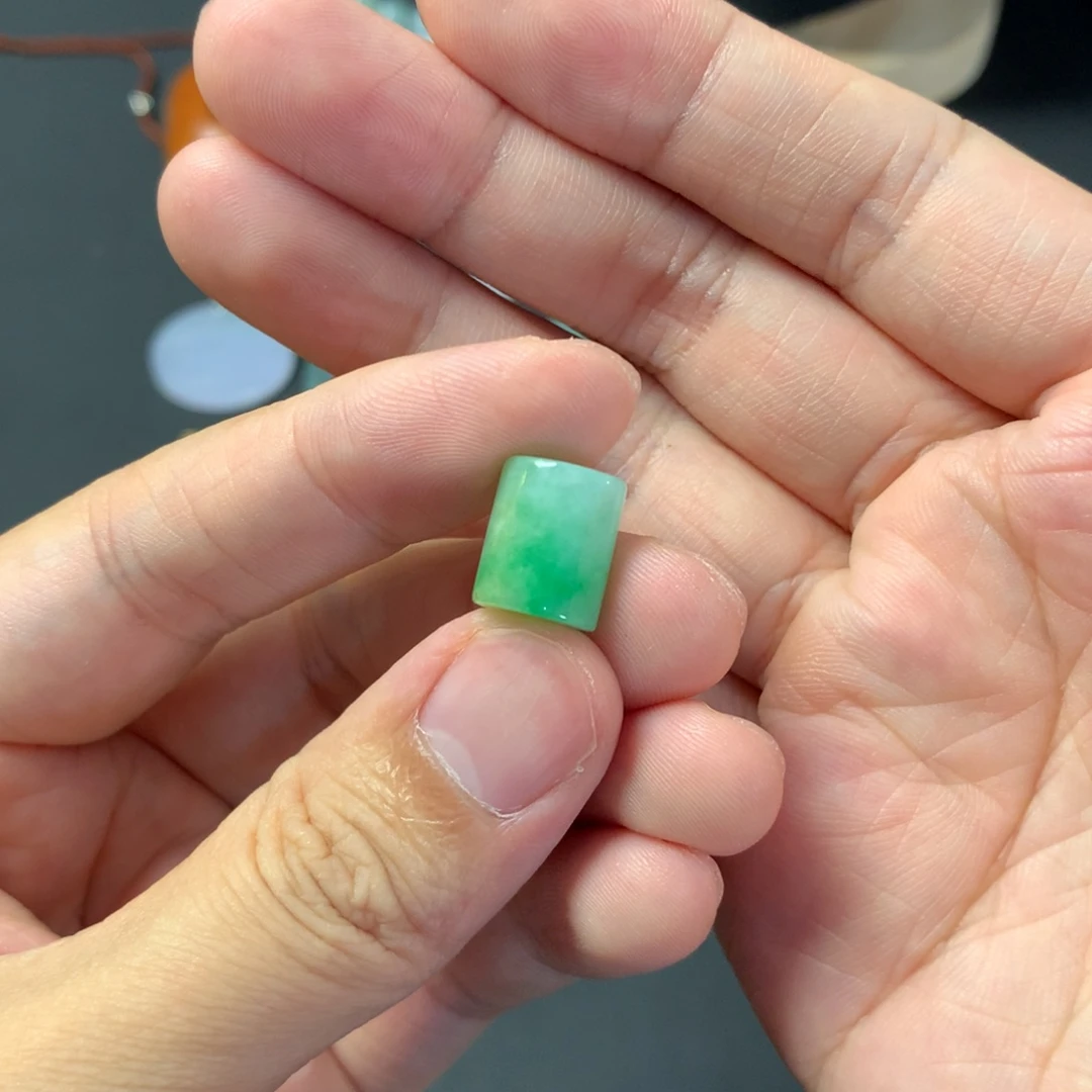 小***香翡翠未镶嵌吊坠(不含链)