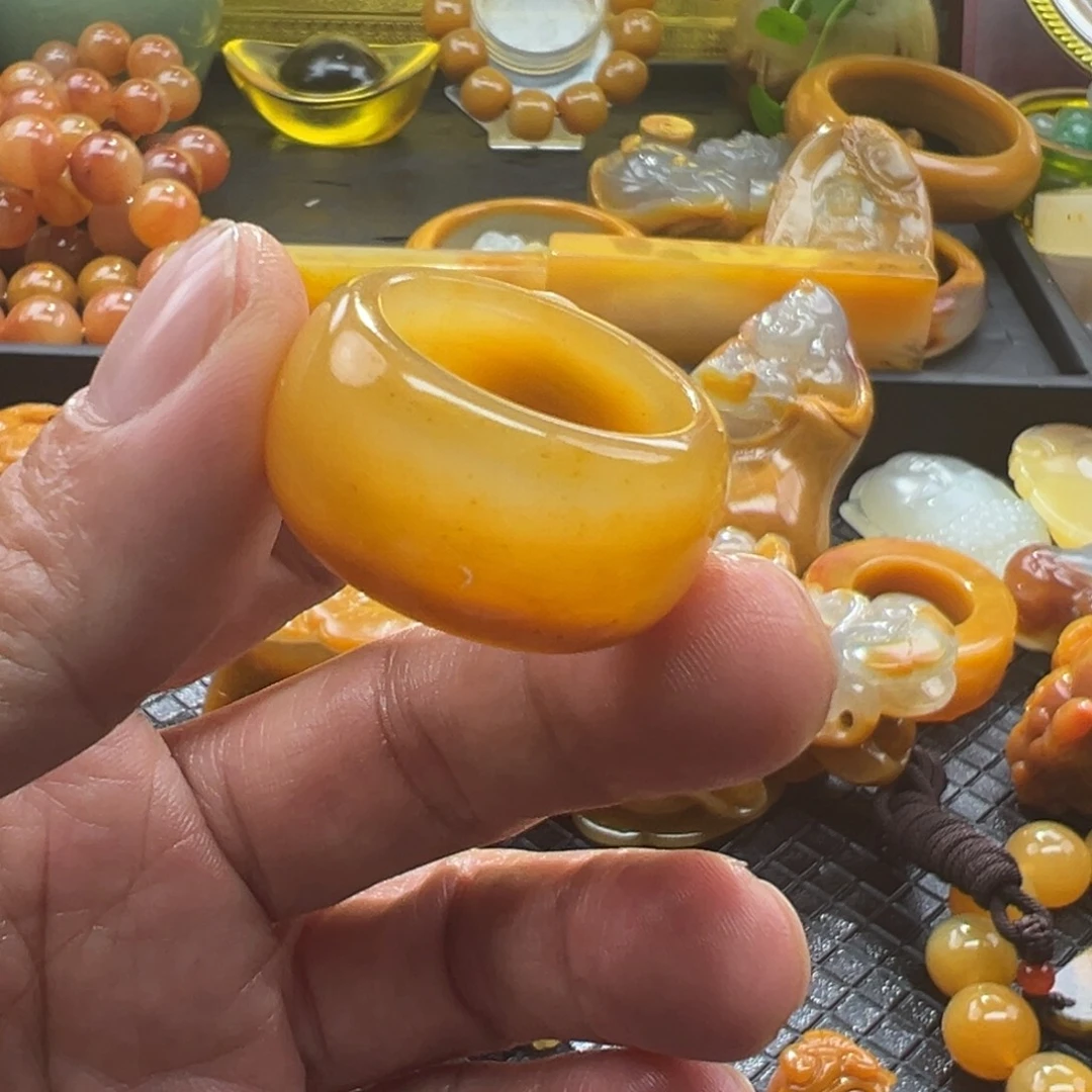 石英质玉未镶嵌颈饰