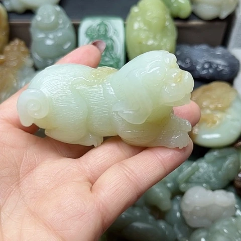 颈饰未镶嵌和田玉麒*哥